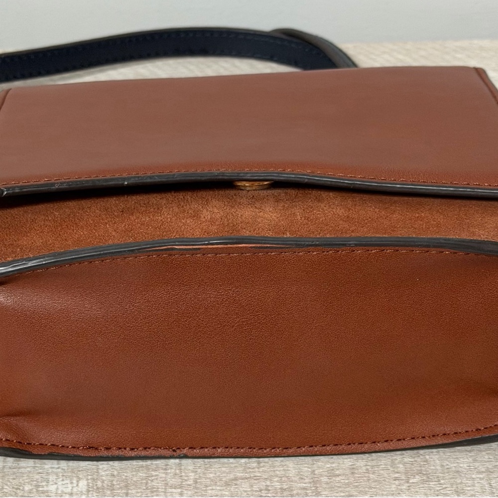 Leather crossbody bag by Violeta. - Picture 9 of 9